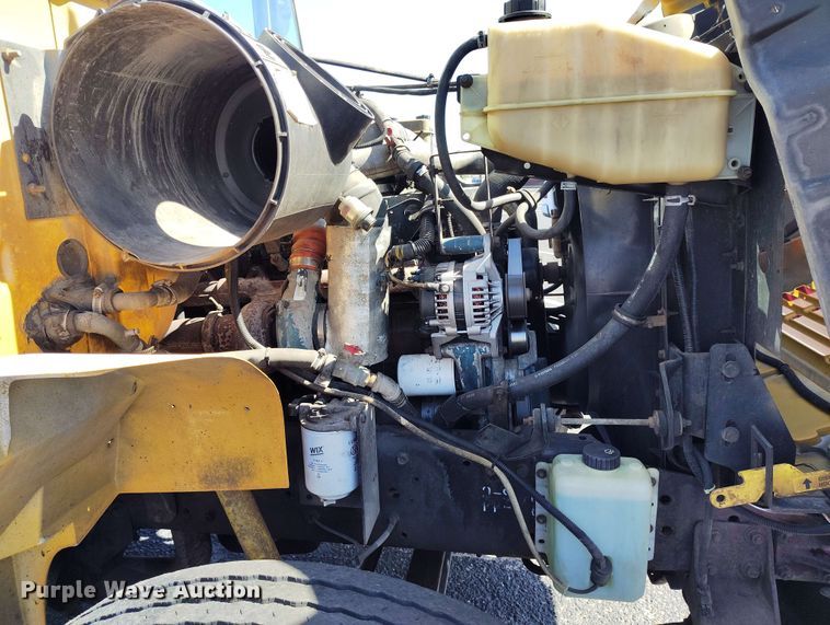 image for item DP4921 1999 International 3800 school bus