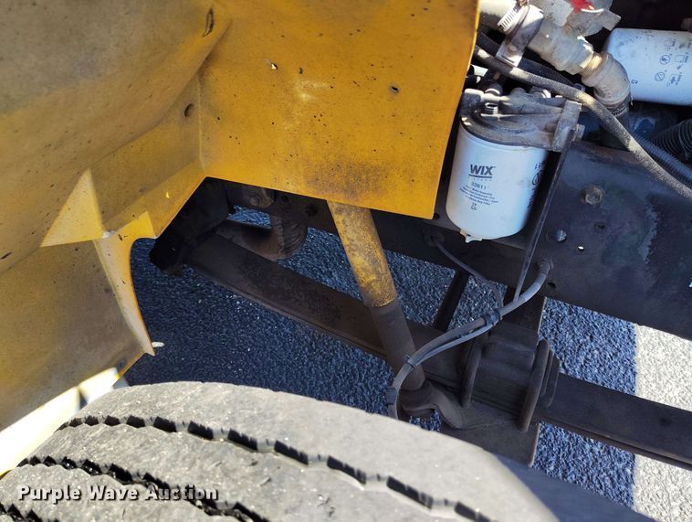 image for item DP4921 1999 International 3800 school bus