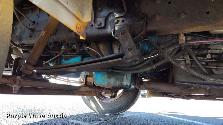 image for item DP4922 1999 International 3800 school bus