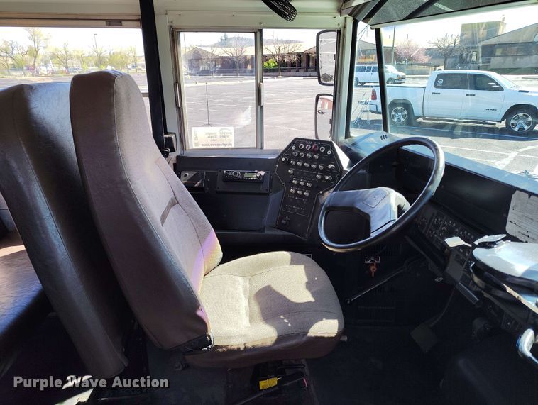 image for item DP4922 1999 International 3800 school bus