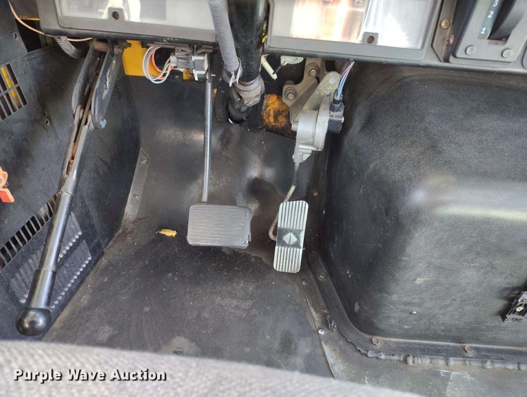 image for item DP4922 1999 International 3800 school bus