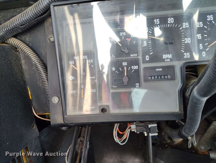 image for item DP4922 1999 International 3800 school bus