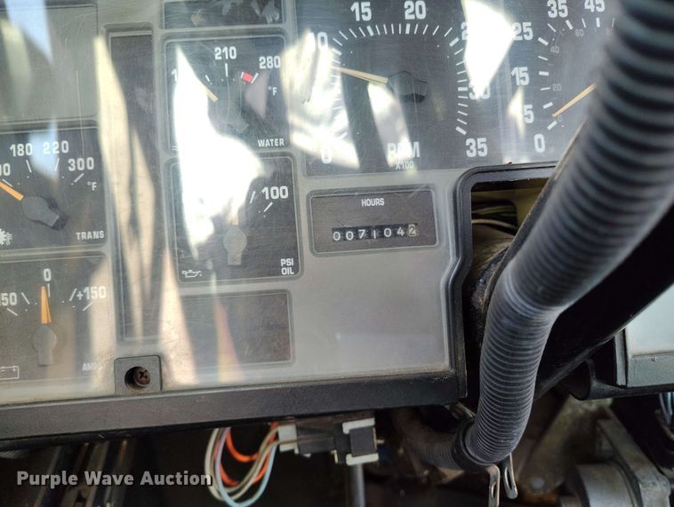 image for item DP4922 1999 International 3800 school bus