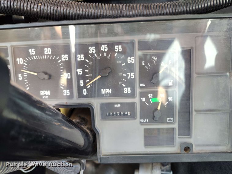 image for item DP4922 1999 International 3800 school bus