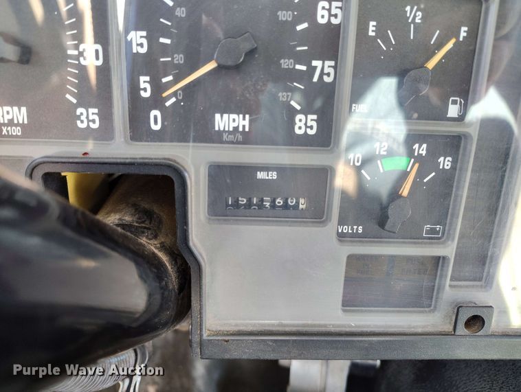 image for item DP4922 1999 International 3800 school bus