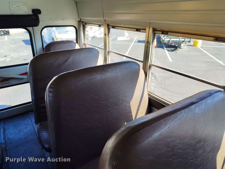 image for item DP4922 1999 International 3800 school bus