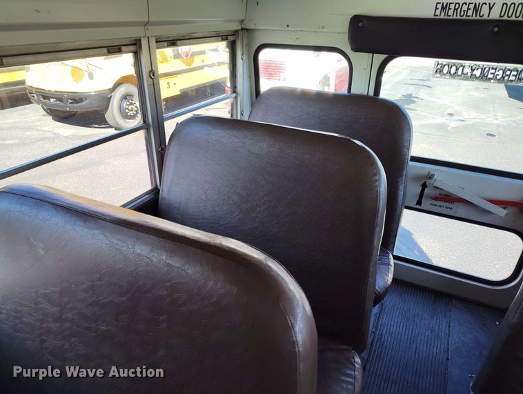 image for item DP4922 1999 International 3800 school bus