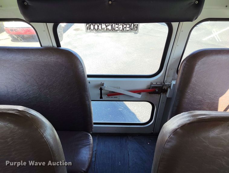 image for item DP4922 1999 International 3800 school bus