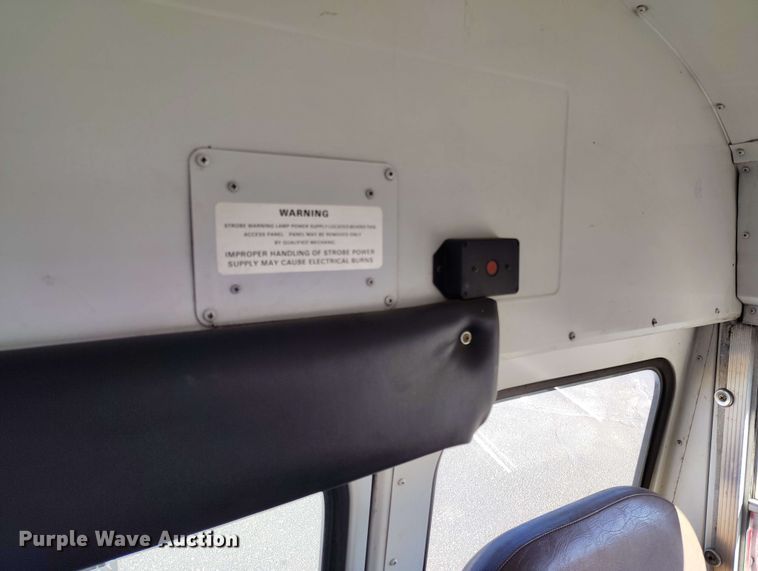 image for item DP4922 1999 International 3800 school bus