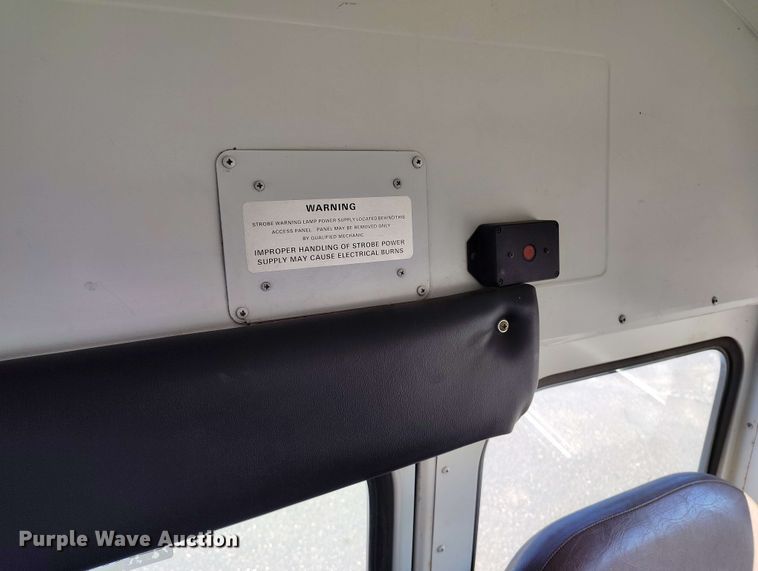 image for item DP4922 1999 International 3800 school bus