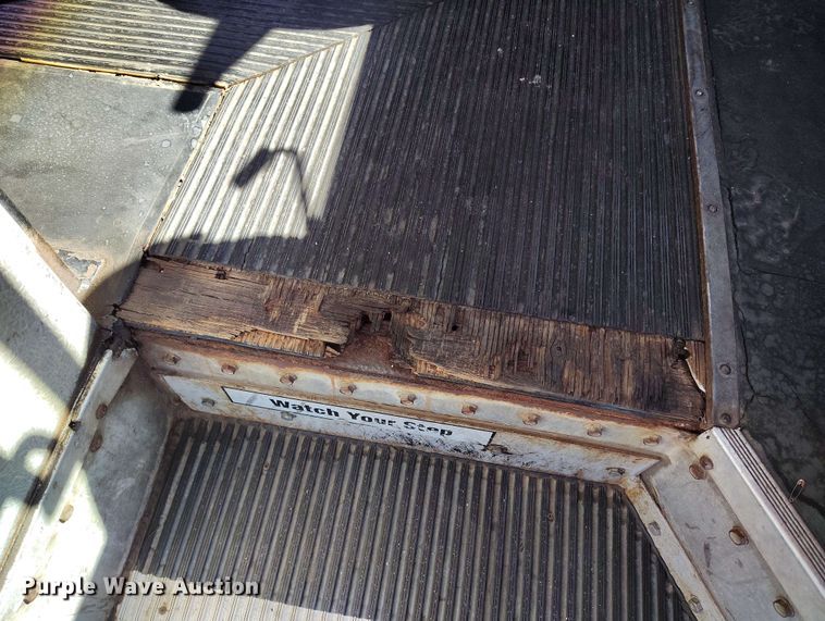 image for item DP4922 1999 International 3800 school bus