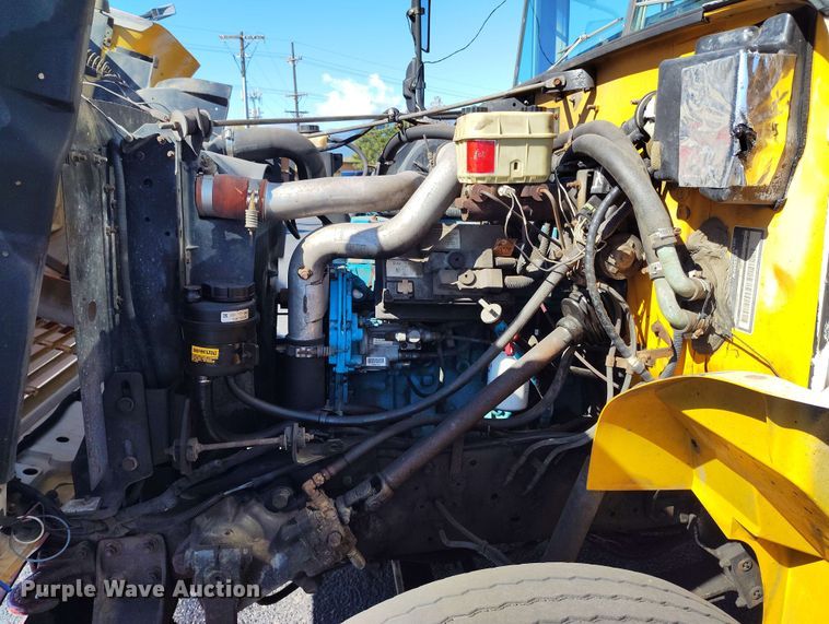 image for item DP4922 1999 International 3800 school bus