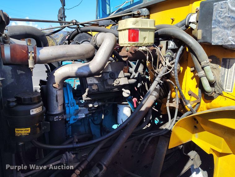 image for item DP4922 1999 International 3800 school bus