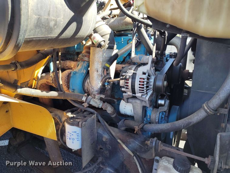 image for item DP4922 1999 International 3800 school bus