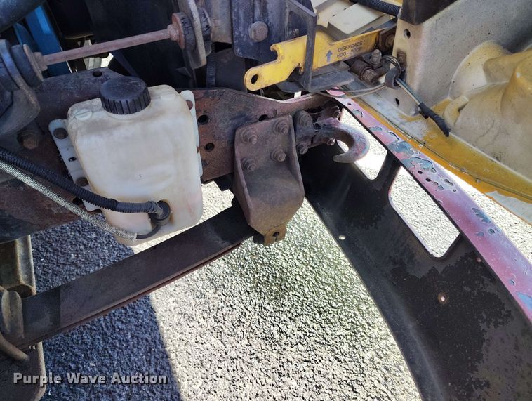 image for item DP4922 1999 International 3800 school bus