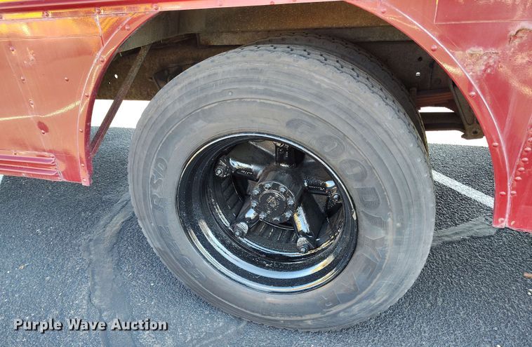 image for item DP4922 1999 International 3800 school bus