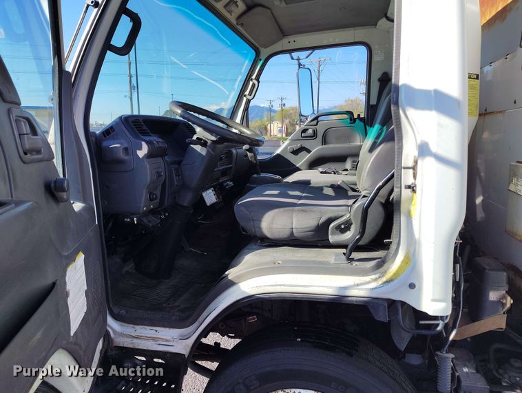 image for item DP4923 2005 Chevrolet W5500 utility / service truck