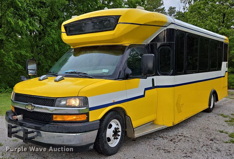 image for item DP6368 2017 Chevrolet Express G4500 shuttle bus
