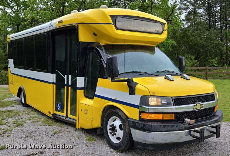 image for item DP6368 2017 Chevrolet Express G4500 shuttle bus