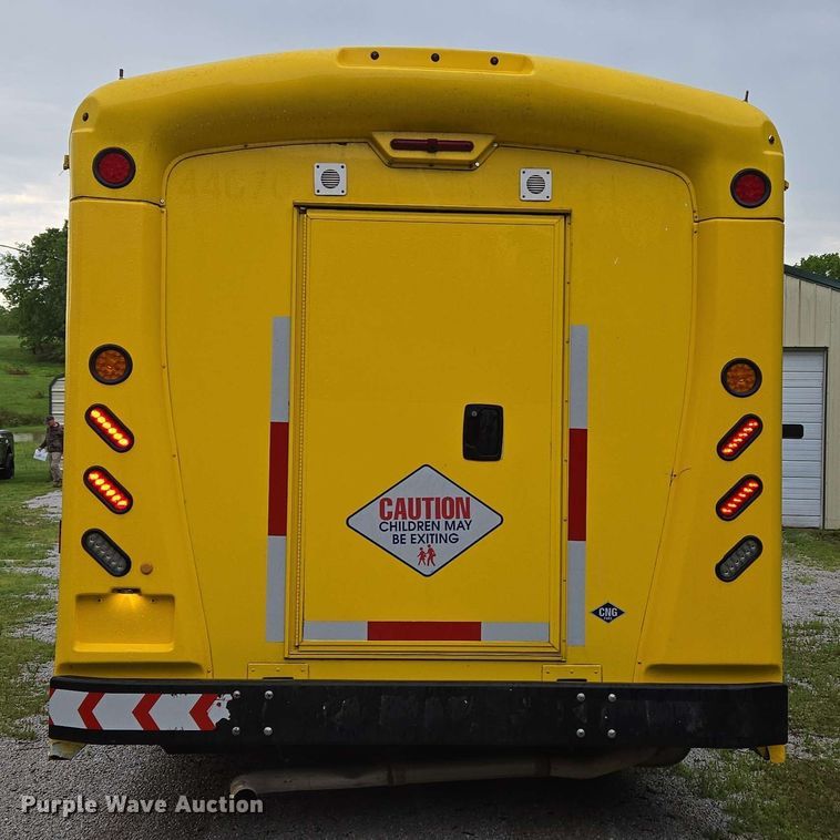 image for item DP6368 2017 Chevrolet Express G4500 shuttle bus