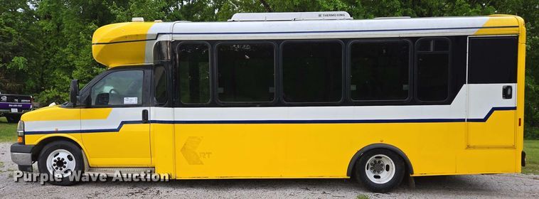 image for item DP6368 2017 Chevrolet Express G4500 shuttle bus