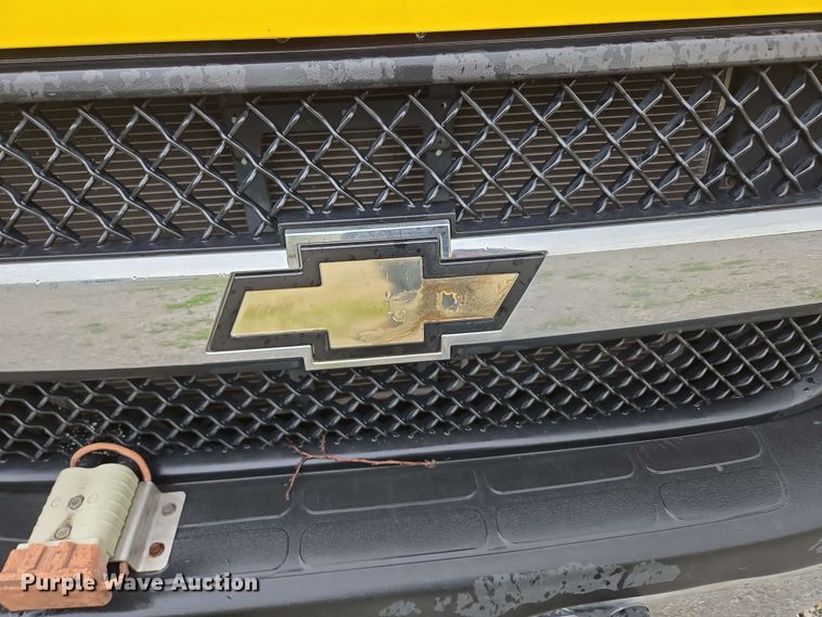 image for item DP6368 2017 Chevrolet Express G4500 shuttle bus