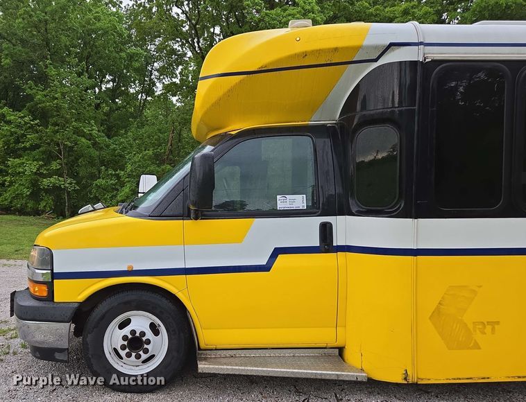 image for item DP6368 2017 Chevrolet Express G4500 shuttle bus