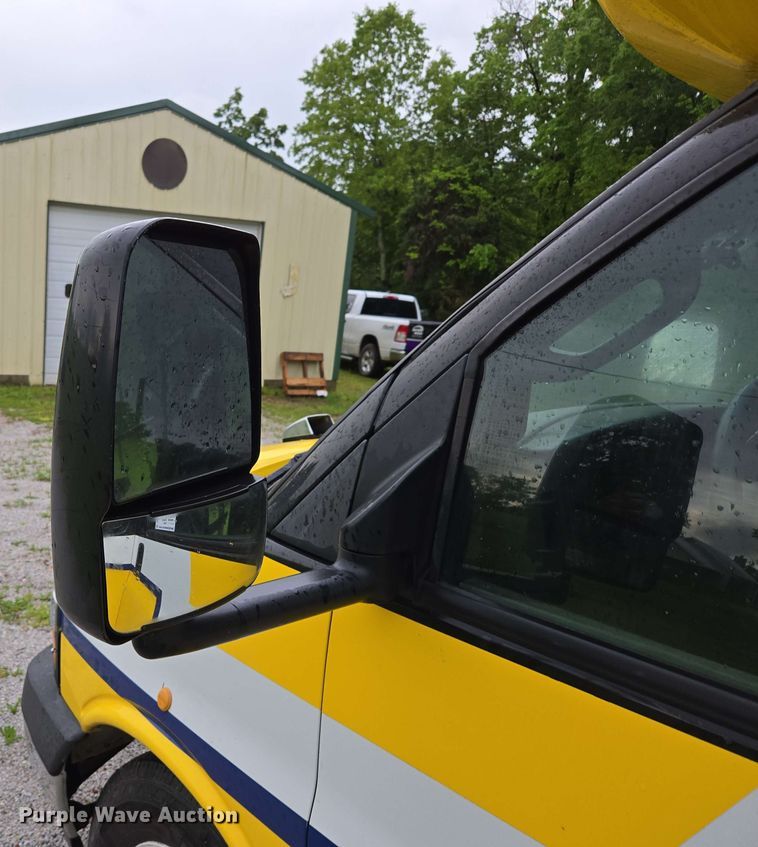 image for item DP6368 2017 Chevrolet Express G4500 shuttle bus