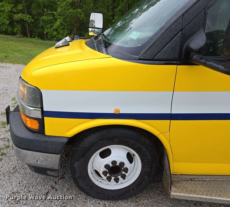 image for item DP6368 2017 Chevrolet Express G4500 shuttle bus