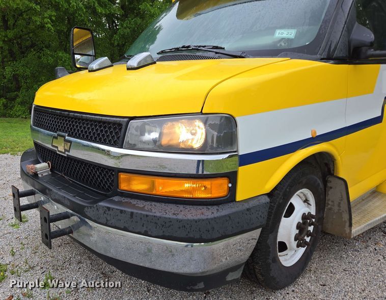 image for item DP6368 2017 Chevrolet Express G4500 shuttle bus