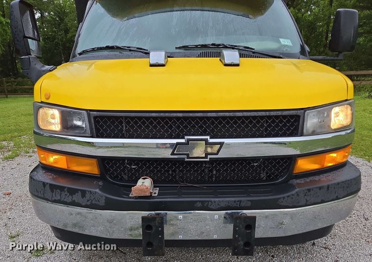 image for item DP6368 2017 Chevrolet Express G4500 shuttle bus