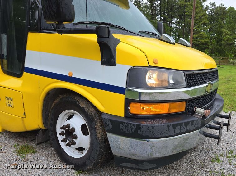 image for item DP6368 2017 Chevrolet Express G4500 shuttle bus