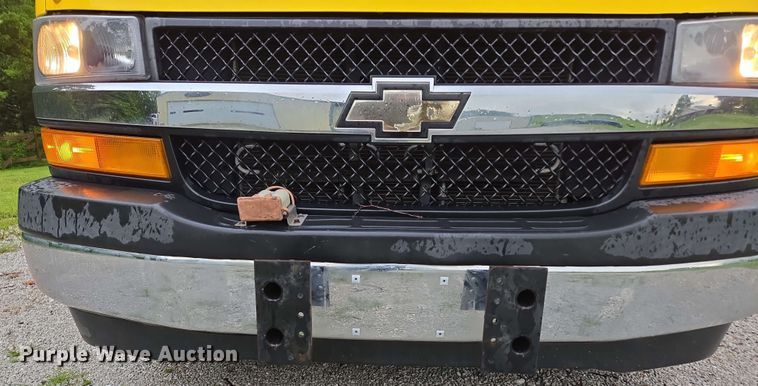 image for item DP6368 2017 Chevrolet Express G4500 shuttle bus