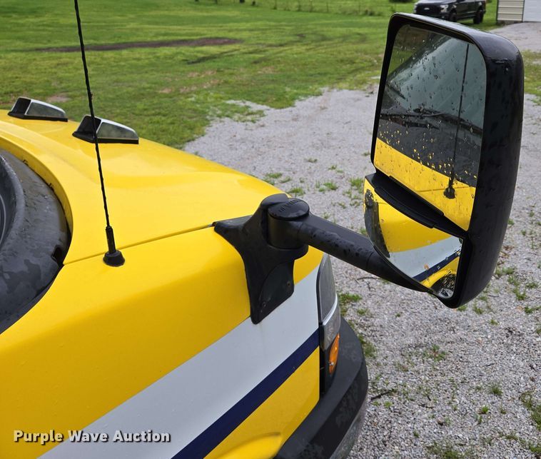 image for item DP6368 2017 Chevrolet Express G4500 shuttle bus