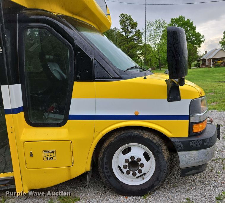 image for item DP6368 2017 Chevrolet Express G4500 shuttle bus