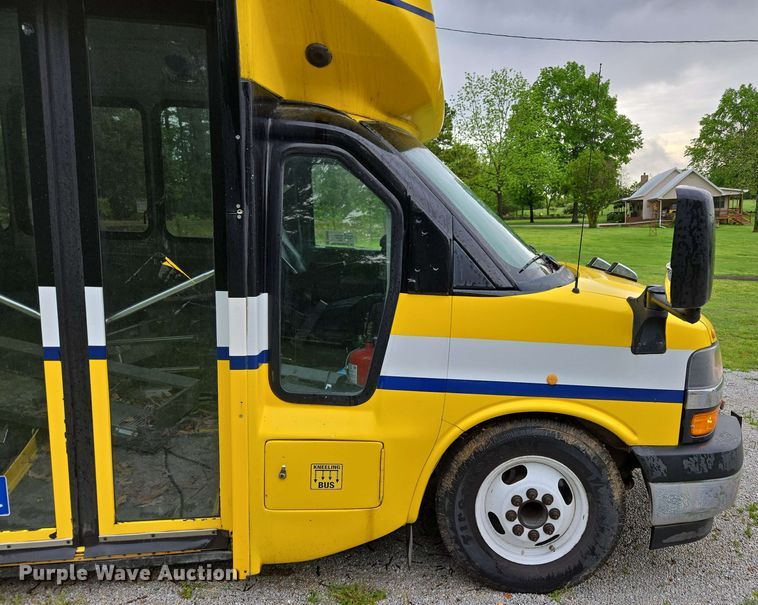 image for item DP6368 2017 Chevrolet Express G4500 shuttle bus