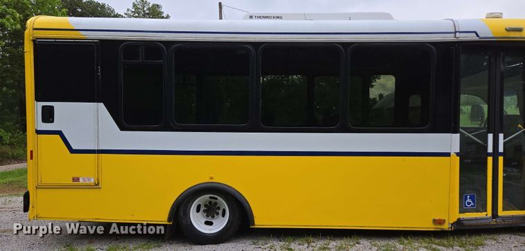 image for item DP6368 2017 Chevrolet Express G4500 shuttle bus