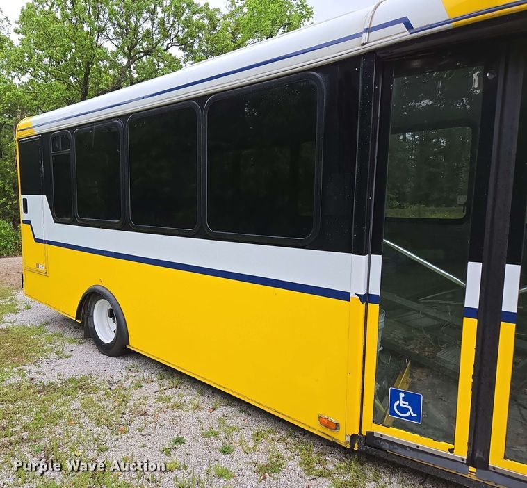 image for item DP6368 2017 Chevrolet Express G4500 shuttle bus