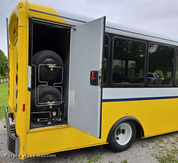 image for item DP6368 2017 Chevrolet Express G4500 shuttle bus