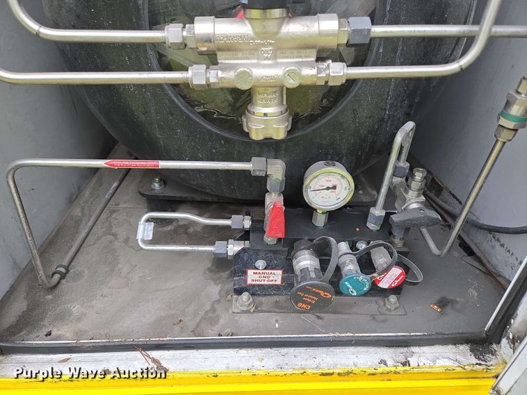 image for item DP6368 2017 Chevrolet Express G4500 shuttle bus