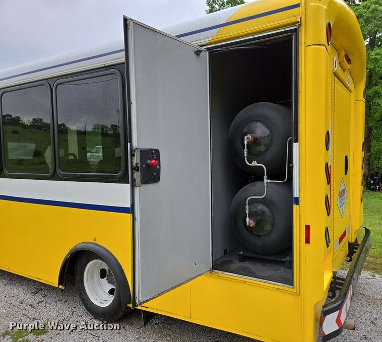 image for item DP6368 2017 Chevrolet Express G4500 shuttle bus