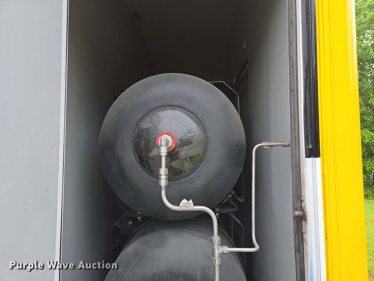 image for item DP6368 2017 Chevrolet Express G4500 shuttle bus