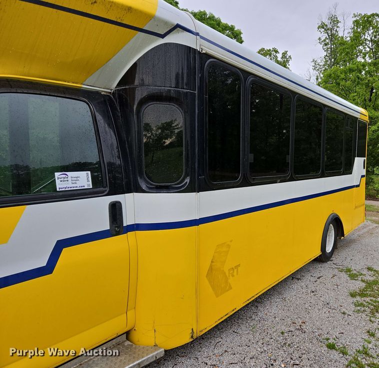 image for item DP6368 2017 Chevrolet Express G4500 shuttle bus