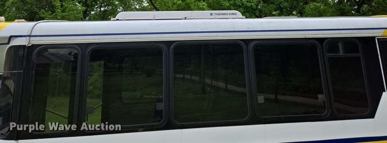 image for item DP6368 2017 Chevrolet Express G4500 shuttle bus