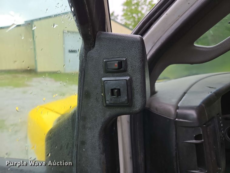 image for item DP6368 2017 Chevrolet Express G4500 shuttle bus