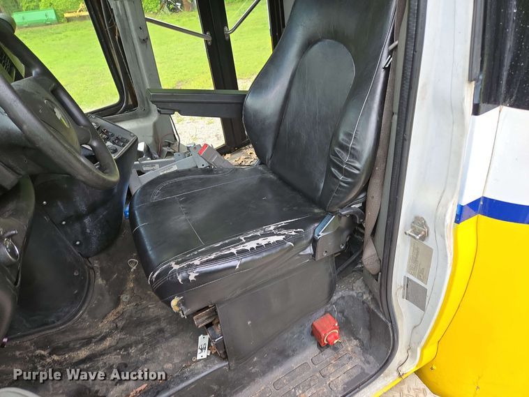 image for item DP6368 2017 Chevrolet Express G4500 shuttle bus