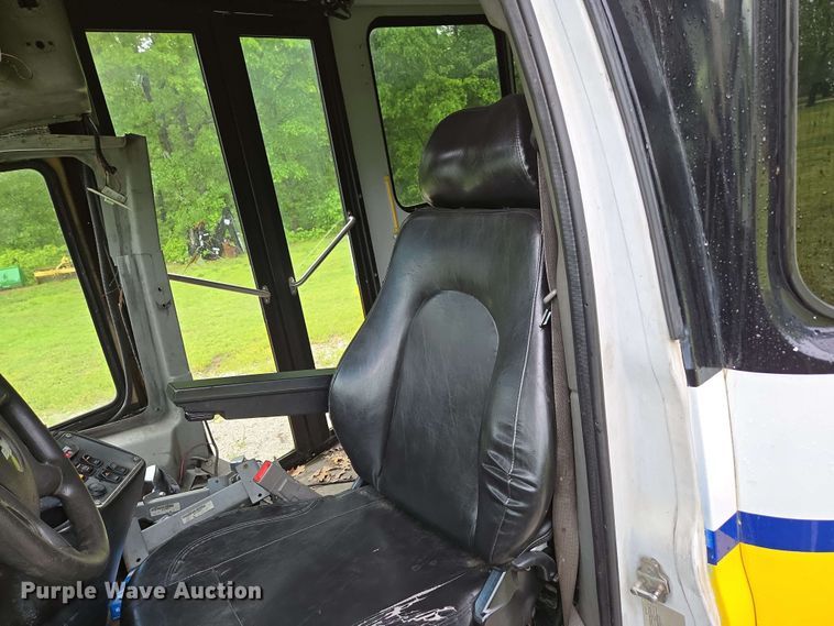 image for item DP6368 2017 Chevrolet Express G4500 shuttle bus