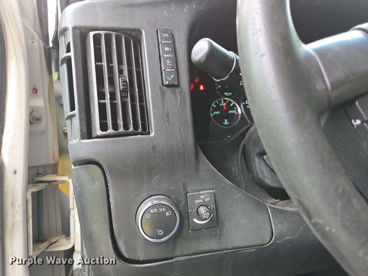 image for item DP6368 2017 Chevrolet Express G4500 shuttle bus