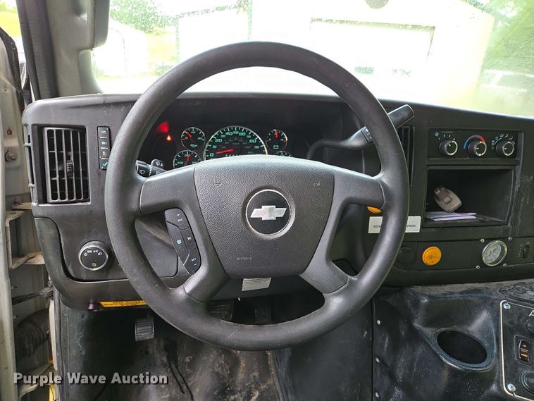 image for item DP6368 2017 Chevrolet Express G4500 shuttle bus