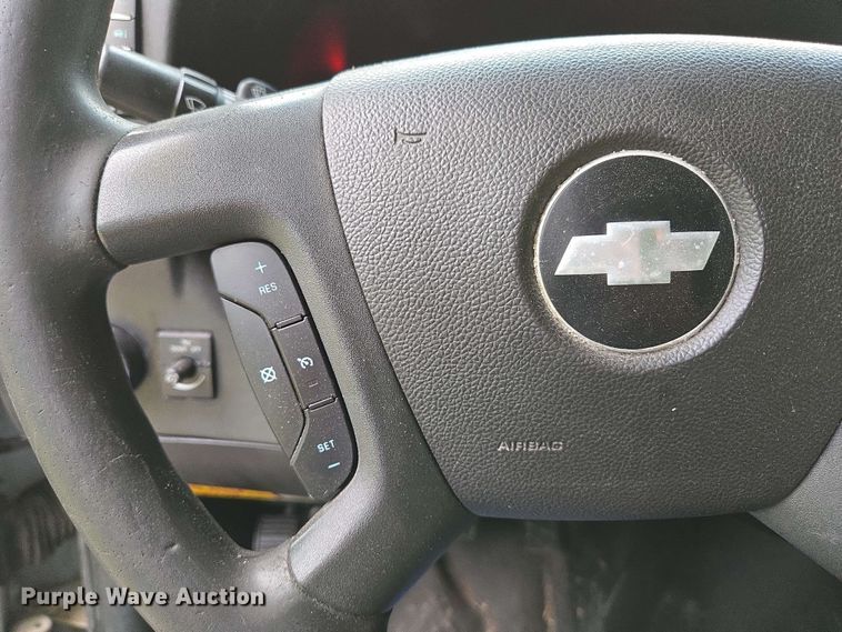 image for item DP6368 2017 Chevrolet Express G4500 shuttle bus